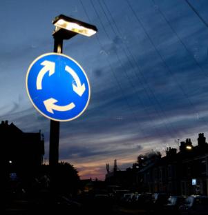 Roundabout Led Signs High Visibility Solar Powered 600mm LED Roundabout Ahead Sign With CE